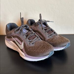Nike Air Brown purple women’s Running Shoes. Size 7. Never worn.